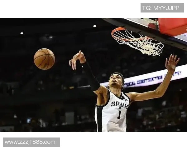 文班亚马首场比赛表现亮眼五次盖帽和隔扣字母哥引发广泛讨论