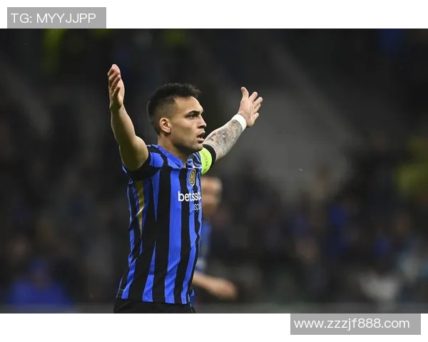 马丁内斯的传奇旅程：从青涩球员到足球巨星的蜕变与荣耀